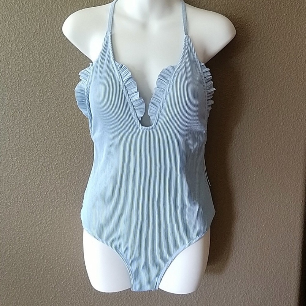 NWT Baby blue scallop cup bikini